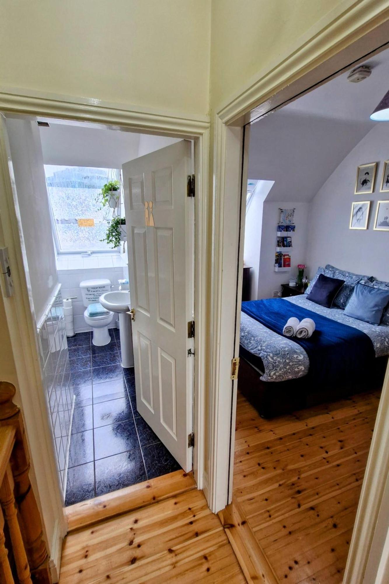 Private Double Bedroom In Front Of The Galway Port - Guest House Buitenkant foto